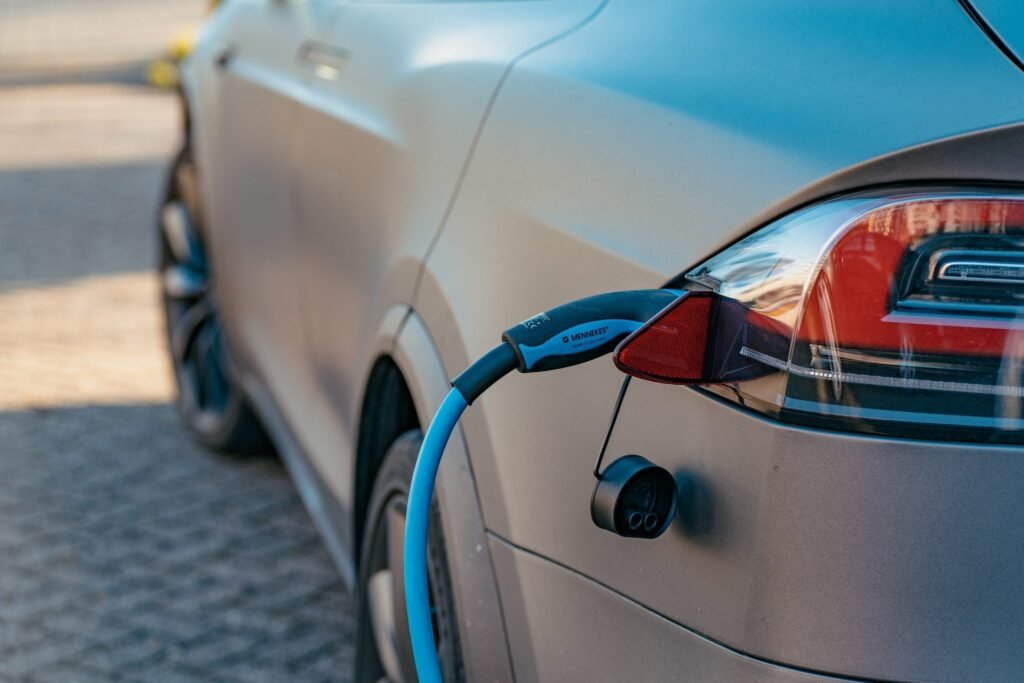 voiture électrique en train de charger