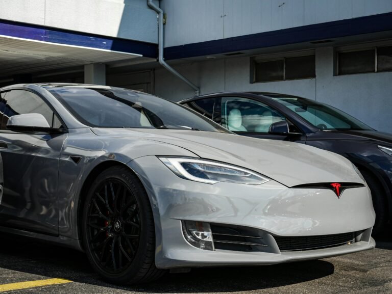 Top 5 des Voitures Électriques Haut de Gamme qui ont le Plus d&rsquo;Autonomie en 2024