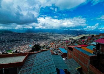 plan au drone d'une ville