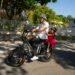 homme et sa fille en vélo électrique