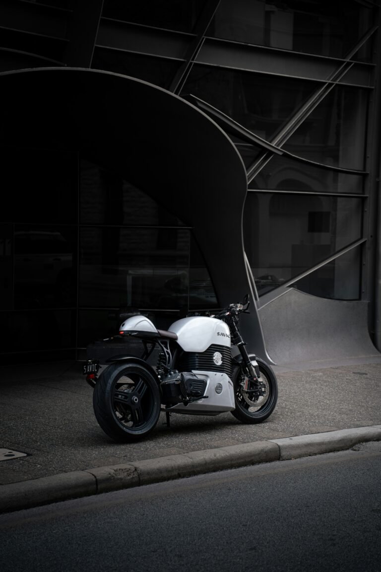 La Révolution Silencieuse: Comment les Motos Électriques Redéfinissent la Culture des Motards