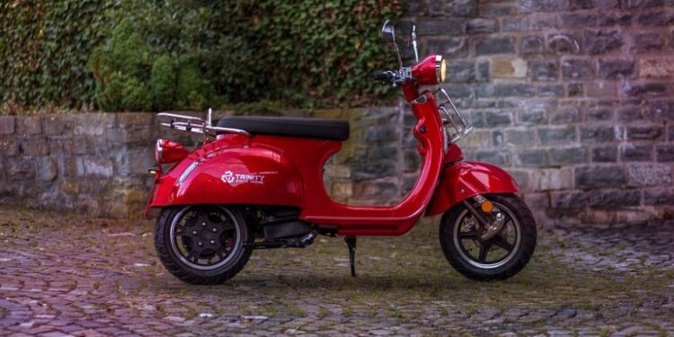 scooter électrique rouge