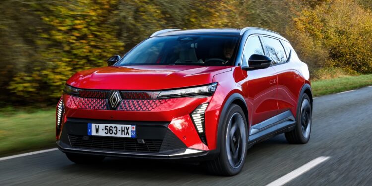 voiture électrique rouge