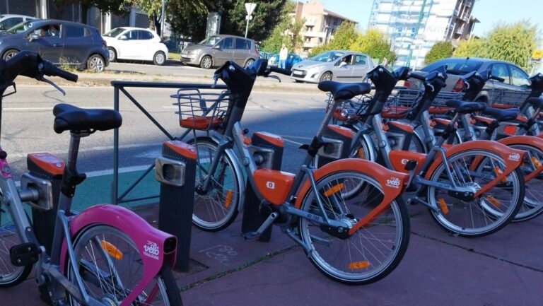 Les 7 Bons Réflexes pour Faire du Vélo Électrique libre-service en Toute Sécurité