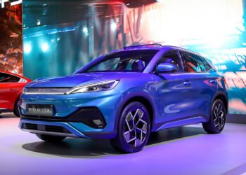 voiture électrique byd bleue