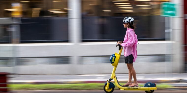 Scooter électrique Peugeot : le Kisbee SE face à deux concurrents, mêmes colonnes